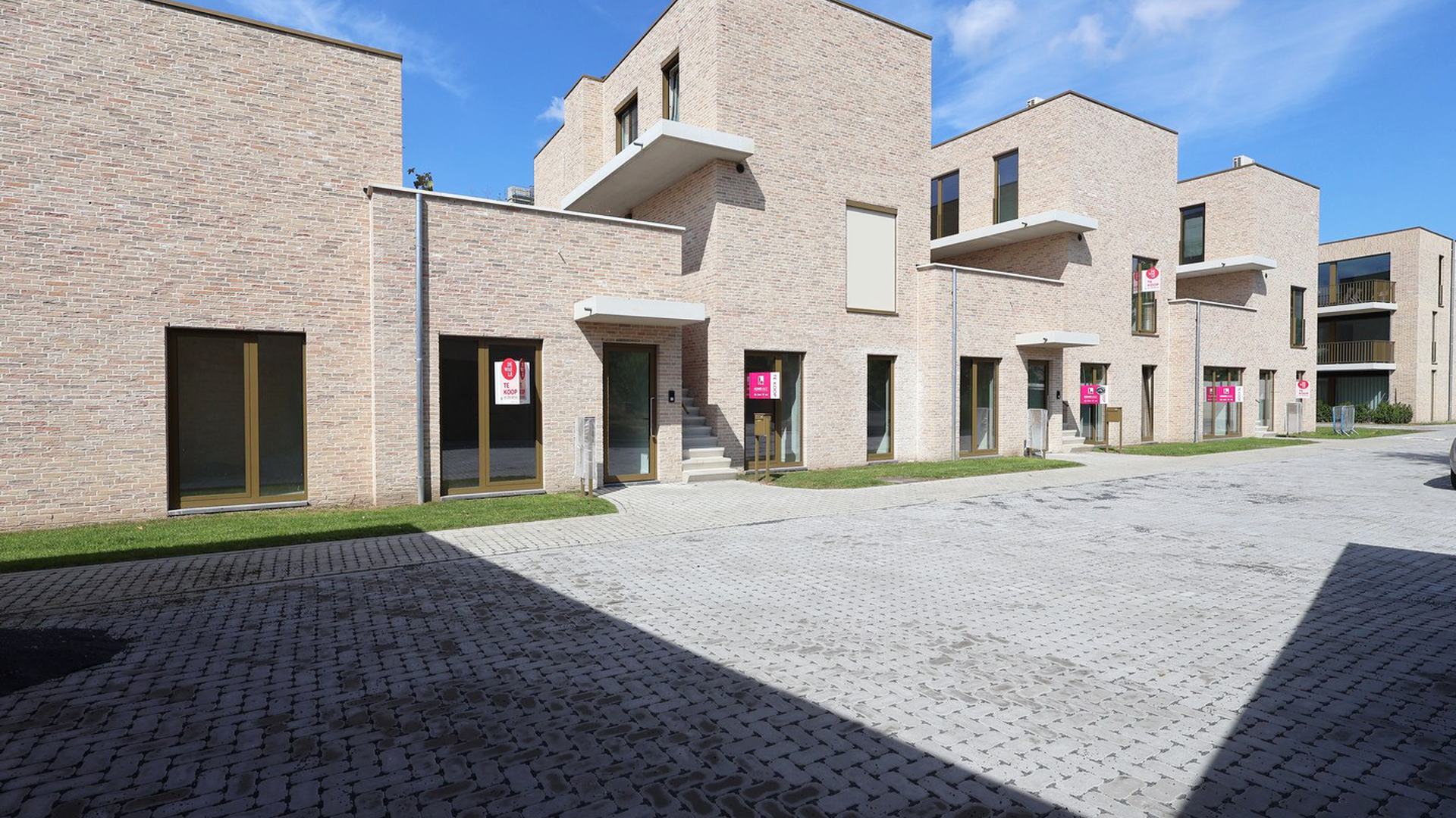 Gelijkvloerse verdieping te koop in Beveren