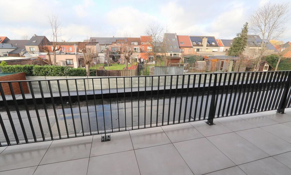 3523002347000001372/2372628