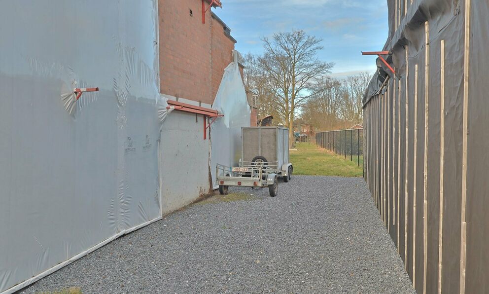 Op zoek naar een bouwgrond voor gesloten bebouwing zonder bouwverplichting in het centrum Beveren? 

Dan is dit perceel van 270 m&sup2; aan de Bijlstraat Uw kans. Dit perceel is vlakbij de Sportzone, vlakbij Hof ter Welle, vlakbij het centrum en vlakbij de N7