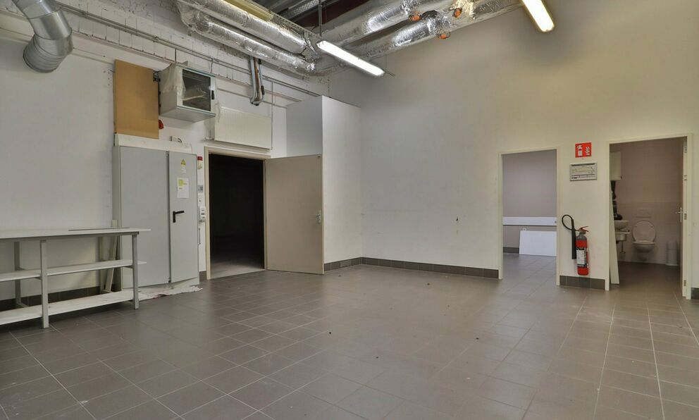 Commercieel gelijkvloers te koop in Beveren-Kruibeke-Zwijndrecht