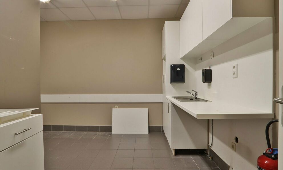 Commercieel gelijkvloers te koop in Beveren-Kruibeke-Zwijndrecht