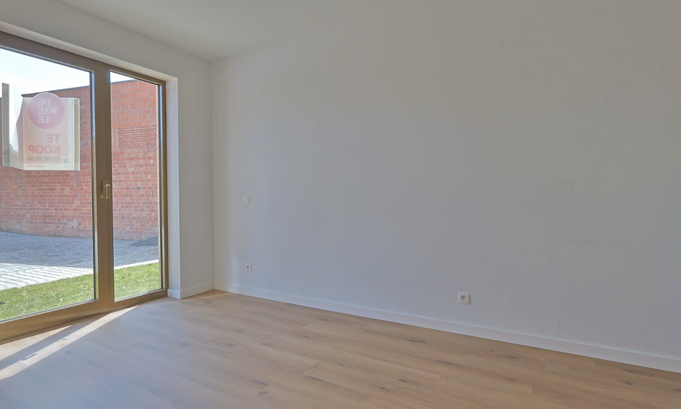 Gelijkvloerse verdieping te koop in Beveren