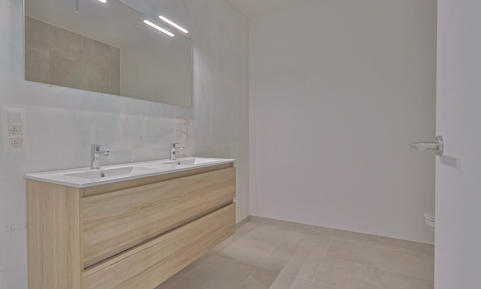 Gelijkvloerse verdieping te koop in Beveren