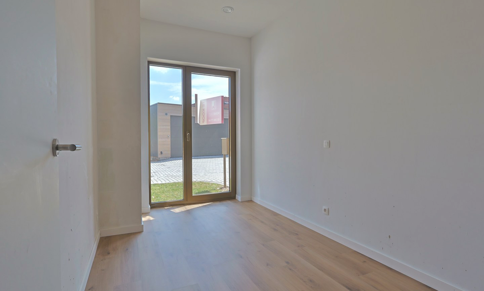 Gelijkvloerse verdieping te koop in Beveren